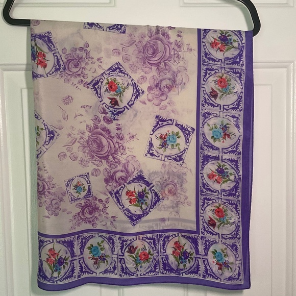 Honey Vintage Silk Scarf - Picture 8 of 16